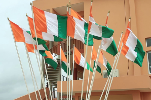 Rezo-Ivoire .net  cote divoire chronique du drapeau tricolore