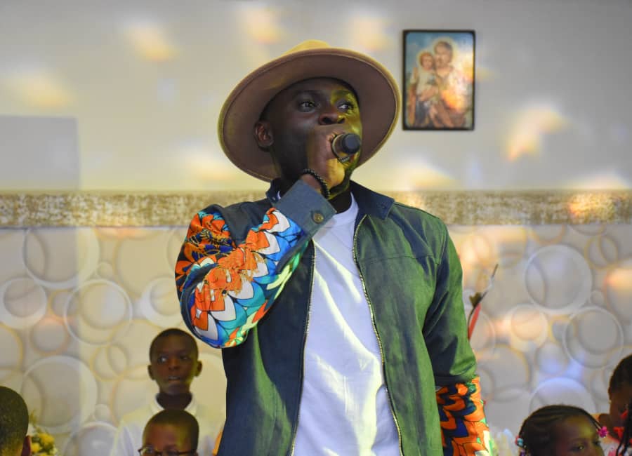 Côte d’Ivoire / Musique : Ismaël René Achija met le FEU avec ‘’JESUS EST AU CONTROLE’’